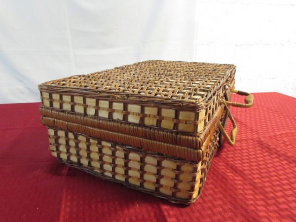 A PICNIC FOR TWO! NICE PICNIC BASKET WITH PLATES, SILVERWARE & MORE
