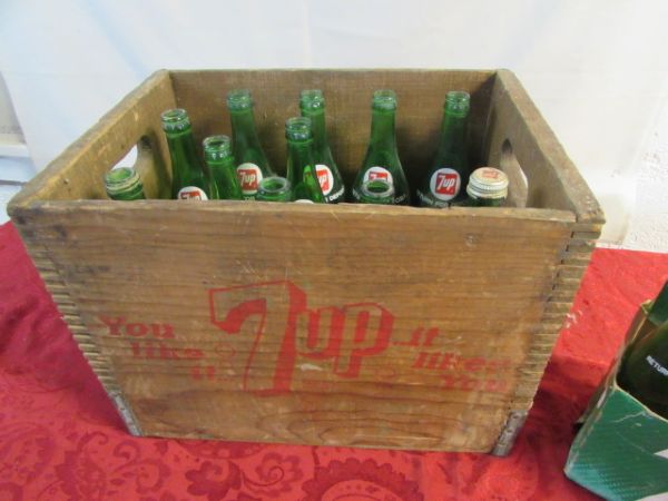 VINTAGE/ANTIQUE WOOD 7UP CRATE WITH 7UP BOTTLES
