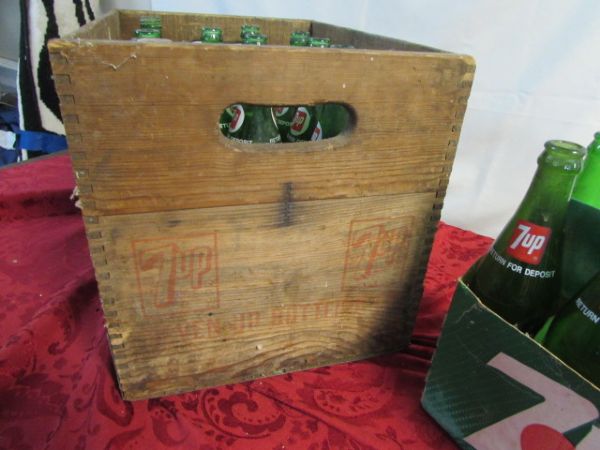 VINTAGE/ANTIQUE WOOD 7UP CRATE WITH 7UP BOTTLES