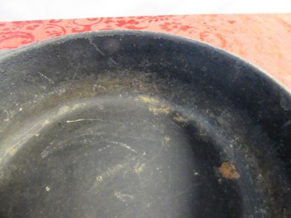 NICE VINTAGE WAGNER WARE CAST IRON PAN