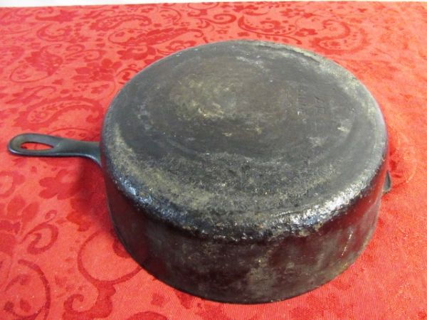 NICE VINTAGE WAGNER WARE CAST IRON PAN