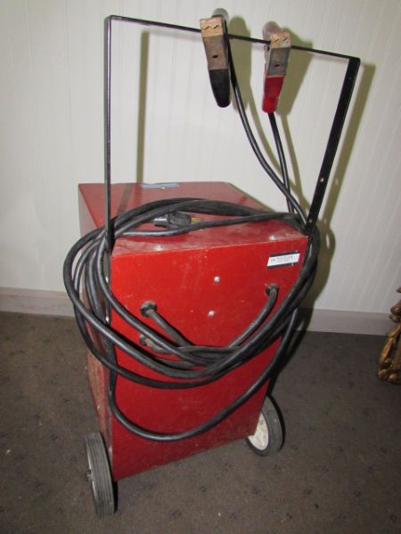 MONTGOMERY WARD HEAVY DUTY BATTERY CHARGER/ BOOSTER