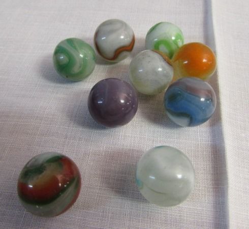 VINTAGE/ANTIQUE MARBLES OF DIFFERENT SIZES & STYLES
