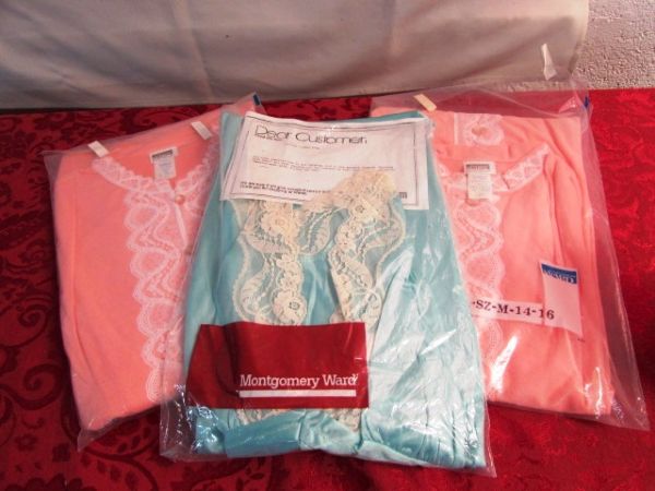 NEVER USED QUEEN COMFORTER, LARGE MATCHING BATH TOWEL & MORE