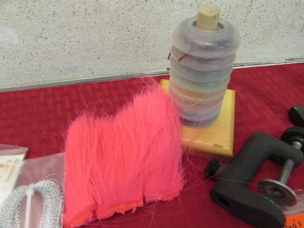 FLY TYING VISE, ARM REST, FLASH ACCENTS, EDGE BRIGHT, FLUFFY WOOL & DYED HAIR