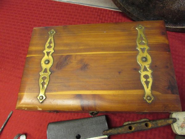 CEDAR BOX WITH A VARIETY OF ANTIQUE/VINTAGE COLLECTIBLE ITEMS 