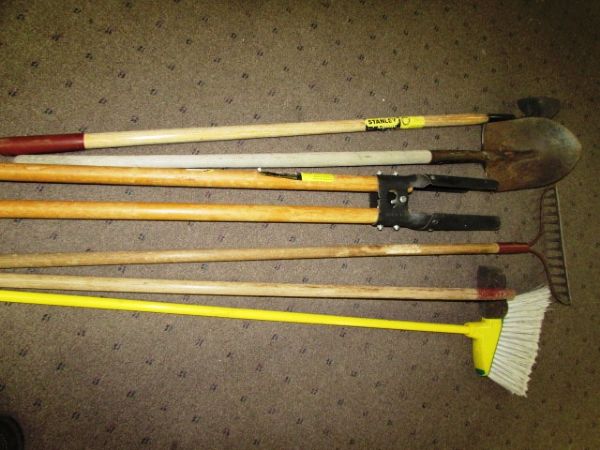 YARD TOOLS IN VERY GOOD CONDITION - POST HOLE DIGGER, HOES, SHOVEL & MORE