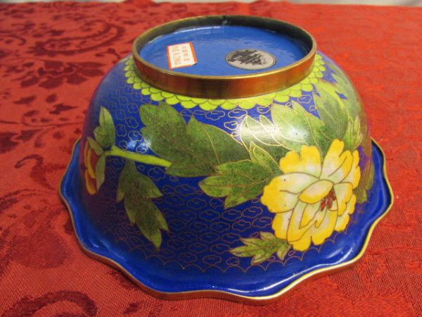STUNNING CLOISONNE BOWL WITH STAND & PET WOK
