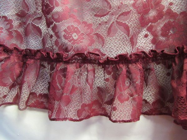 LUXURIOUS LACE CURTAINS & LARGE PIECE OF RUFFLED LACE 