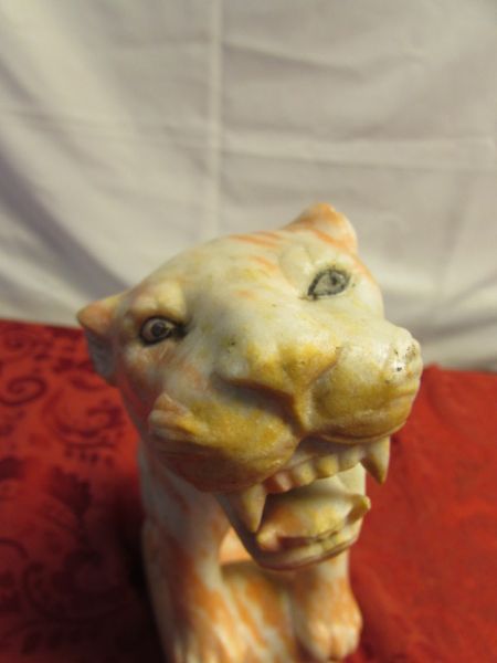 FABULOUS VINTAGE HAND CARVED MARBLE TIGER STATUE 
