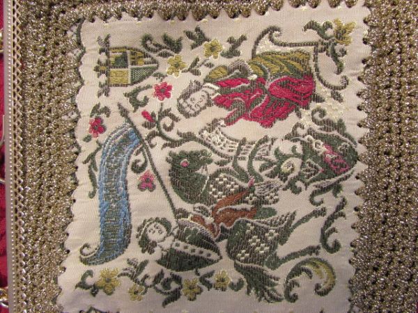 BEAUTIFULLY EMBROIDERED & MADE IN ITALY -  VINTAGE EVENING BAG