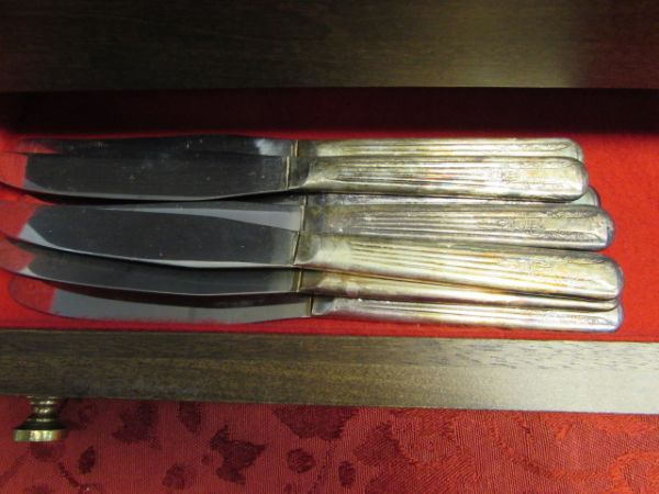 LOVELY SET OF SILVERPLATE FLATWARE IN WOODEN CASE & NEVER USED 20 PIECE DINNER SET 