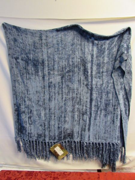 BEAUTIFUL NEVER USED  BLUE TOWELS & RAYON CHENILLE THROW