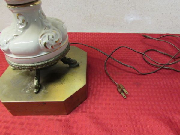 VINTAGE CORDAY PORCELAIN TABLE LAMP