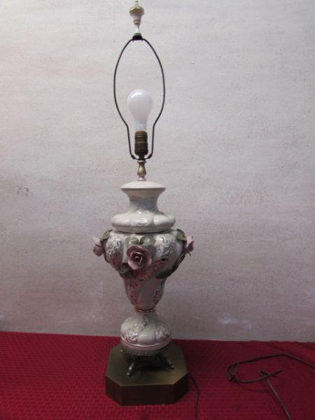 MATCHING VINTAGE CORDAY PORCELAIN TABLE LAMP