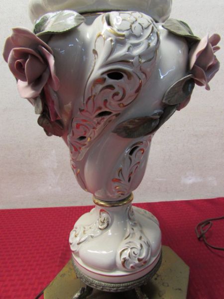 MATCHING VINTAGE CORDAY PORCELAIN TABLE LAMP