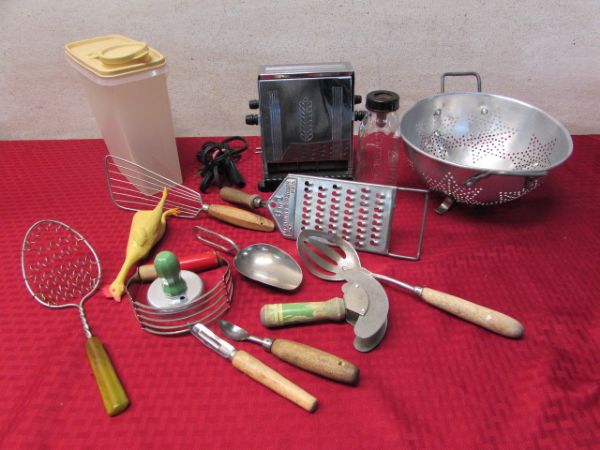 VINTAGE KITCHEN ITEMS INCLUDING A RUBBER CHICKEN, TOASTER  & MORE