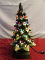 JUST LIKE GRANDMA USED TO HAVE!  RETRO CERAMIC CHRISTMAS TREE WITH LIGHTS STOCKINGS & ORNAMENTS