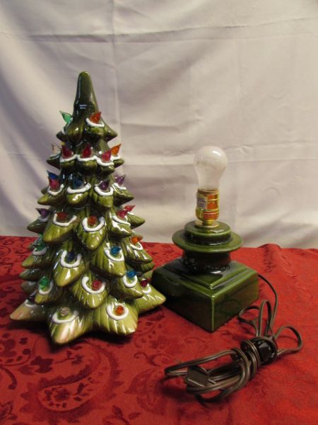 JUST LIKE GRANDMA USED TO HAVE!  RETRO CERAMIC CHRISTMAS TREE WITH LIGHTS STOCKINGS & ORNAMENTS