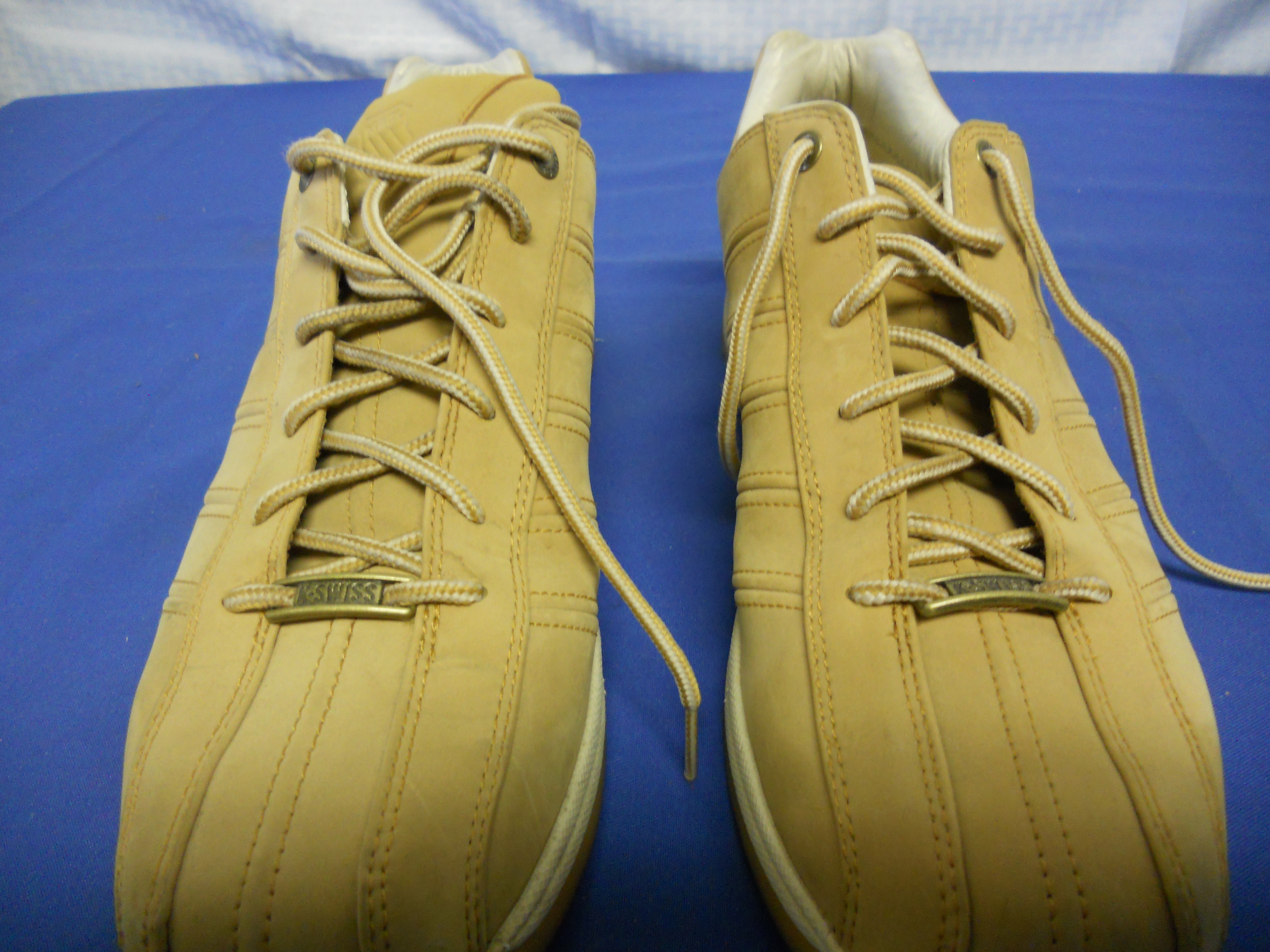 lot-detail-excellent-pair-of-k-swiss-shoes