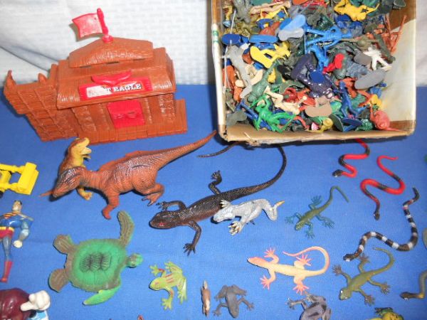 TOY ARMY MEN &MORE