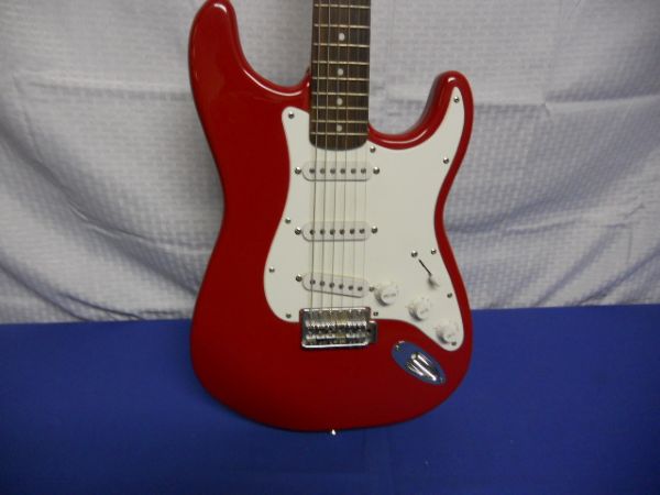 A REALLY COOL SQUIER BY FENDER GUITAR ***THIS ITEM HAS A RESERVE***