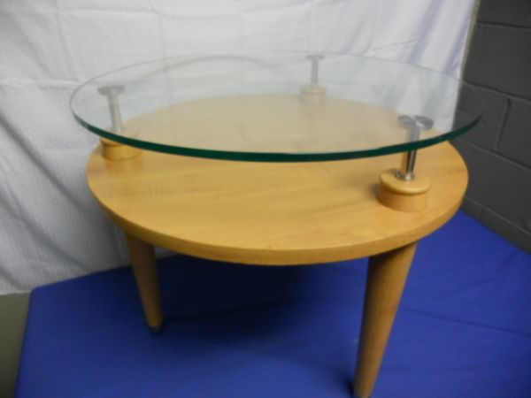 ANOTHER CLASSY GLASS TOP TABLE W/UNDERNEATH DISPLAY***THIS HAS A RESERVE***