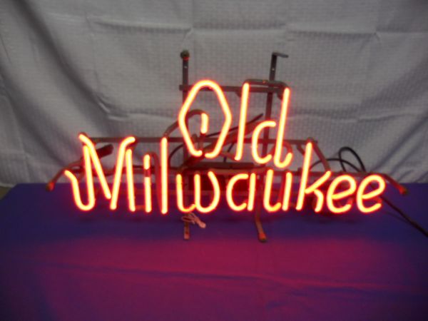 NEON OLD MILWAUKEE ***THIS ITEM HAS A RESERVE***