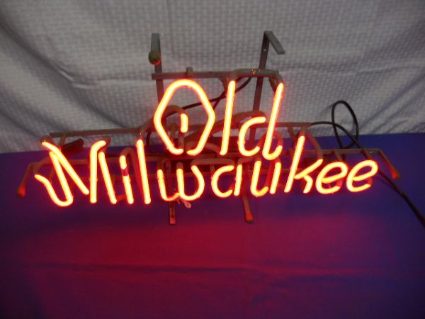 NEON OLD MILWAUKEE ***THIS ITEM HAS A RESERVE***