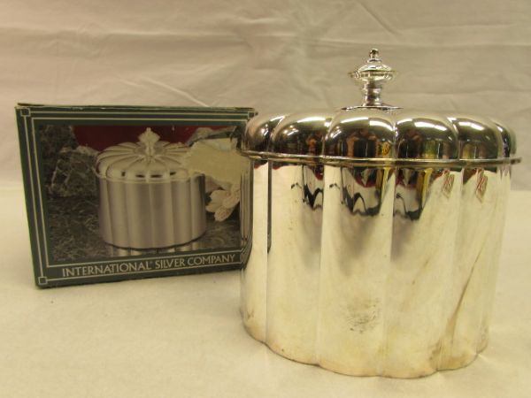 BEAUTIFUL VINTAGE SILVER PLATED JEWELRY BOX & NEVER USED 12 PIECE MANICURE SET IN LEATHER CASE