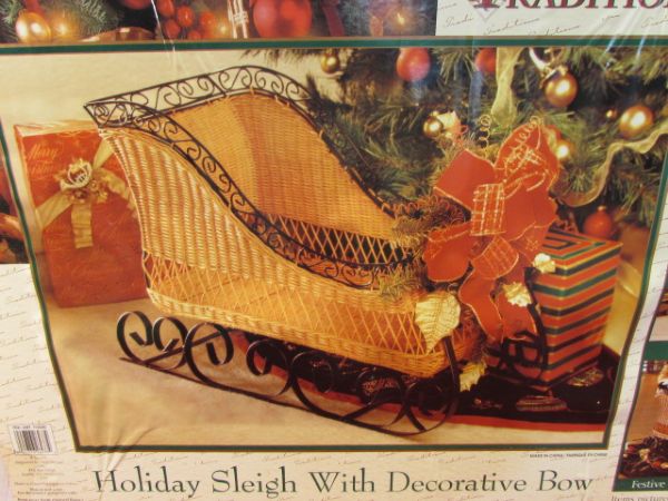 SANTA'S SLEIGH - OLD FASHIONED HOLIDAY SLEIGH WITH DECORATIVE BOW NEW IN BOX!