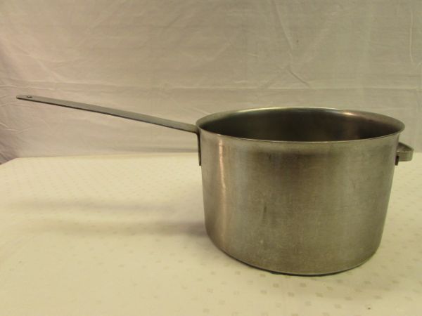 VINTAGE NAVY STAINLESS STEEL, 7.5 QT. COOK POT