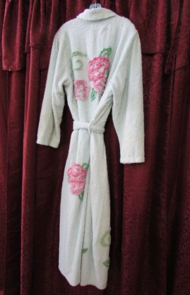 COZY WOMEN'S CHENILLE BATHROBE WITH ROSE ACCENT