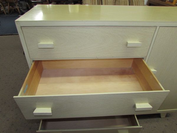 VINTAGE/MID CENTURY CHILDS FORMICA TOPPED DRESSER WITH CABINET