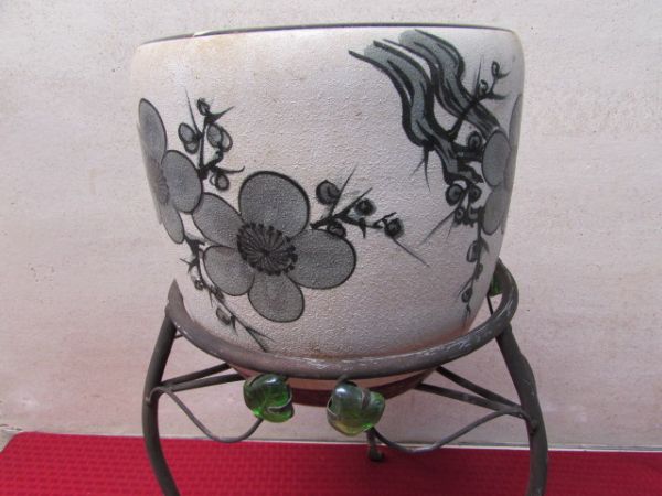 WROUGHT IRON PLANT STAND & LARGE CERAMIC POT