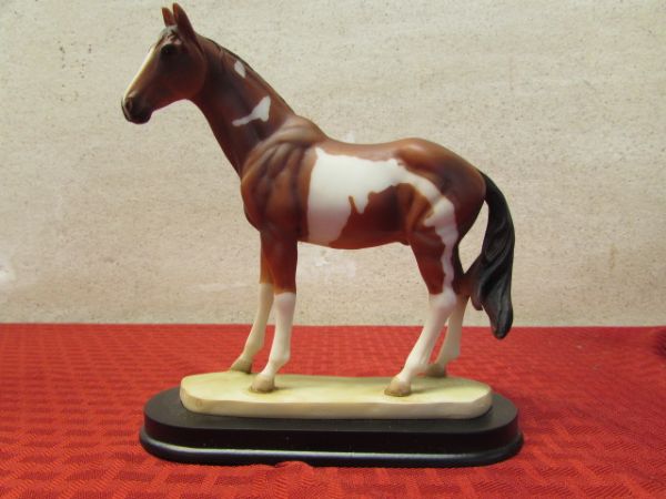 PRETTY GSC COLLECTIBLE PINTO HORSE, NEW IN BOX
