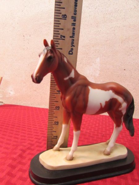 PRETTY GSC COLLECTIBLE PINTO HORSE, NEW IN BOX