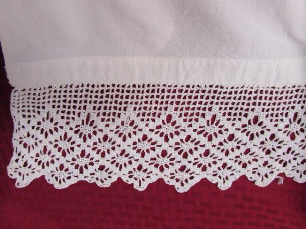 TWO FLAT SHEETS WITH HANDMADE LACE, ONE SET OF MATCHING PILLOWCASES