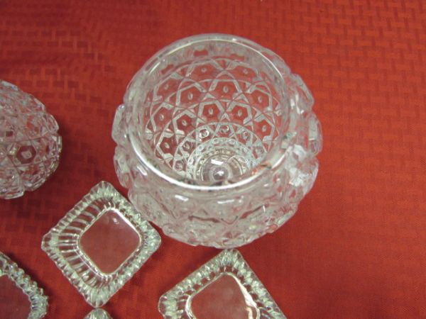 MATCHING VINTAGE GLASS PINEAPPLE CANDLESTICK HOLDERS & 4 DRAGON TOOTH DISHES