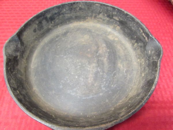CAST IRON FRYING PAN- UNMARKED WAGNER PAN