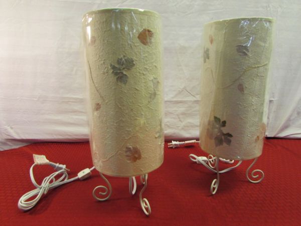 A PAIR OF PRETTY ACCENT LAMPS PRESSED FLOWER SHADES 