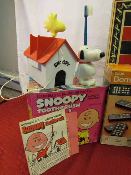 A TON OF VINTAGE TOYS - FISHER PRICE MOVIE VIEWER, SNOOPY & MICKEY TOOTHBRUSH SETS & SO MUCH MORE!