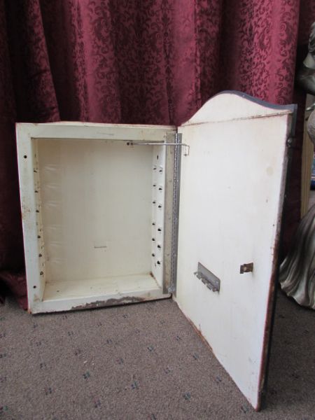 1940's to 50's MEDICINE CABINET WITH ARCHED TOP & ETCHED MIRROR