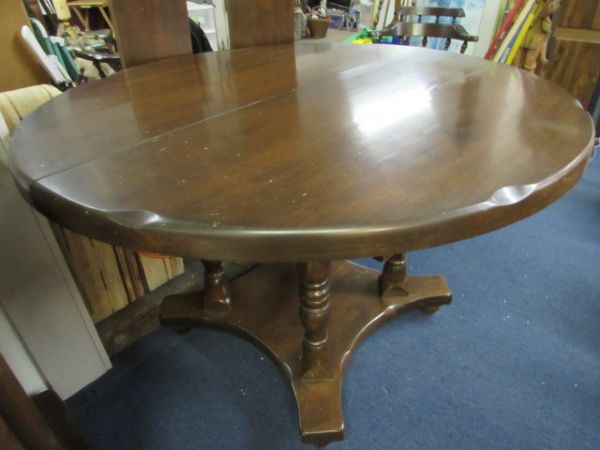 VERY NICE VINTAGE SOLID PINE TABLE WITH TWO LEAVES  - MATCHES HUTCH!