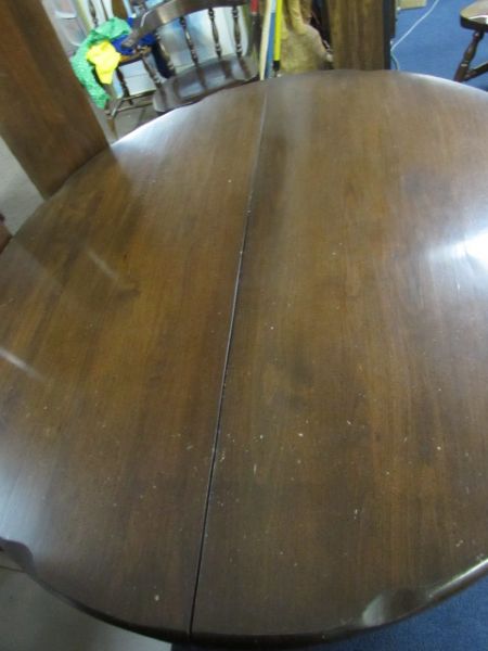 VERY NICE VINTAGE SOLID PINE TABLE WITH TWO LEAVES  - MATCHES HUTCH!