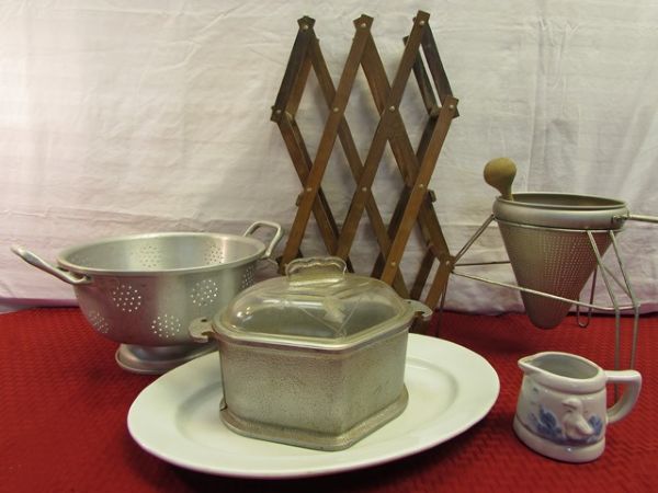 VINTAGE GUARDIAN SERVICE COOKING POT,  STRAINER WITH STAND & PESTLE & MORE