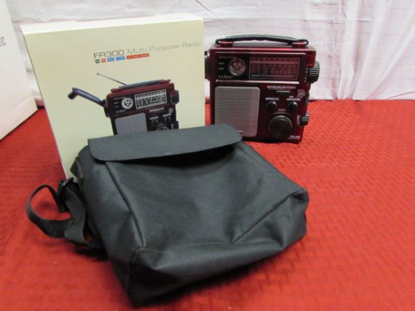 L.L. BEAN MULTI-PURPOSE RADIO WITH HAND WIND POWER & IT'S RED!