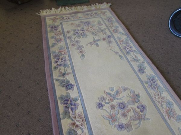 BEAUTIFUL, THICK HANDMADE WOOL RUG WITH BUTTERFLY & FLORAL DESIGN