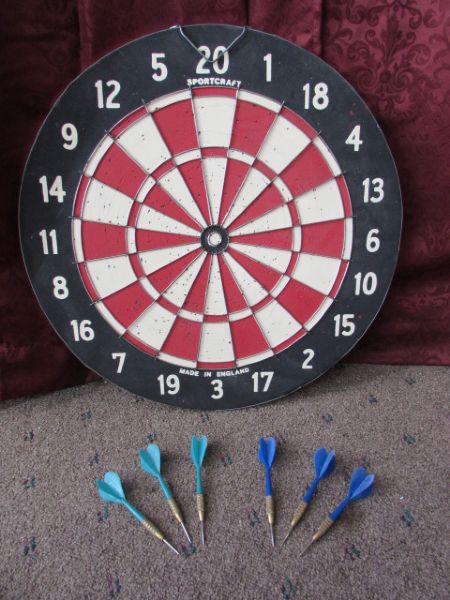 DOUBLE SIDED DART BOARD WITH DARTS
