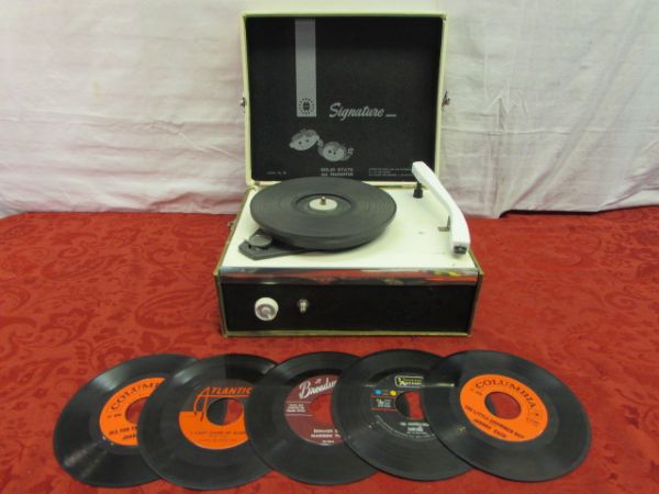 VINTAGE SOLID STATE SIGNATURE JUNIOR RECORD PLAYER WITH 45'S